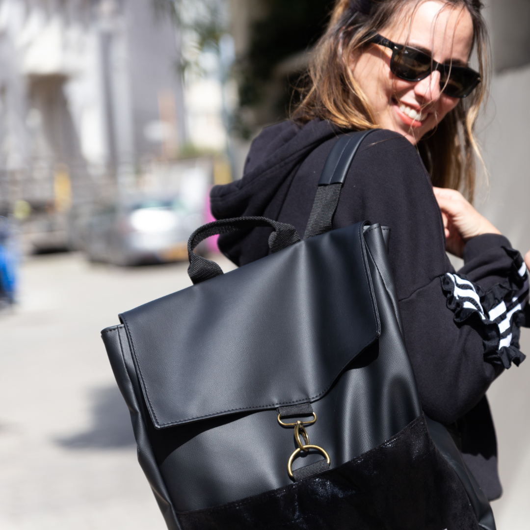 תיקים עשויי תחליפי עור: הבחירה המודעת של הסטודנט המודרני