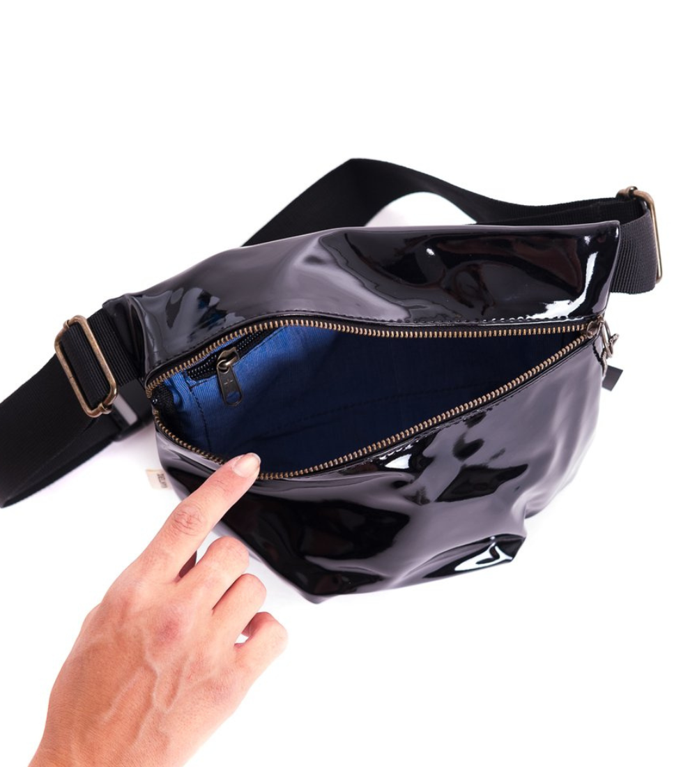 פאוץ' מרובע חום כהה