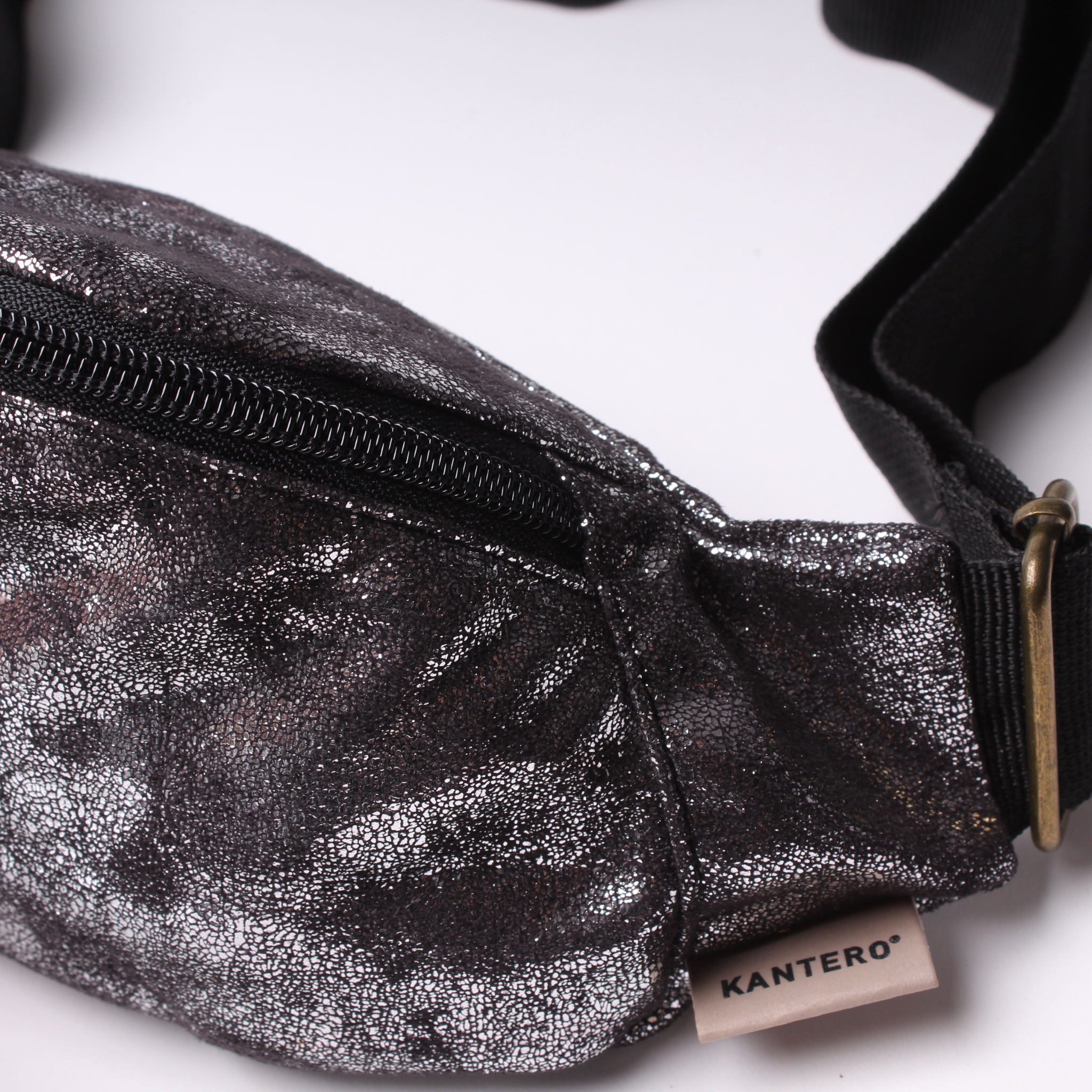 פאוץ' קלאסי כסוף משופשף