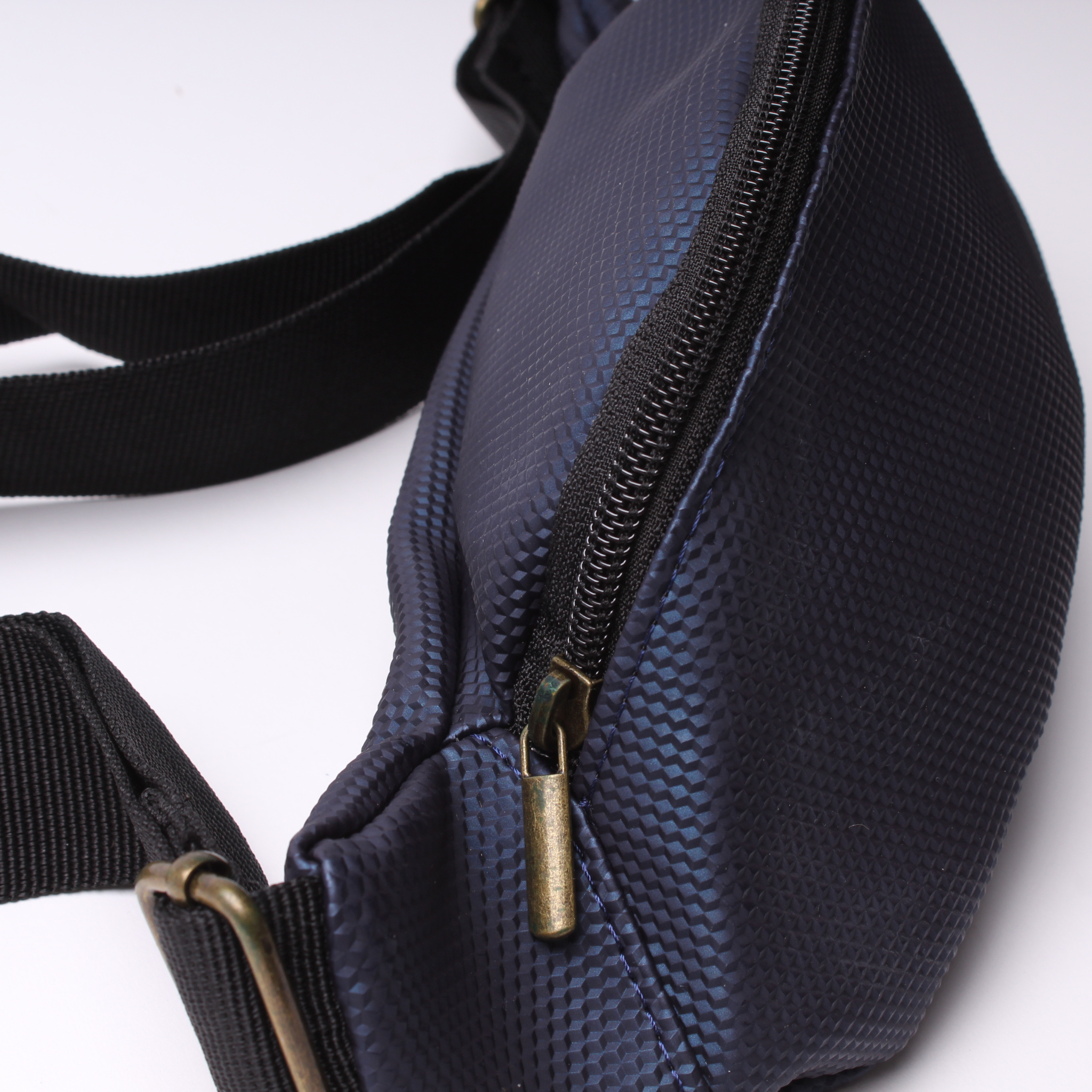 פאוץ׳ קלאסי הולוגרמה