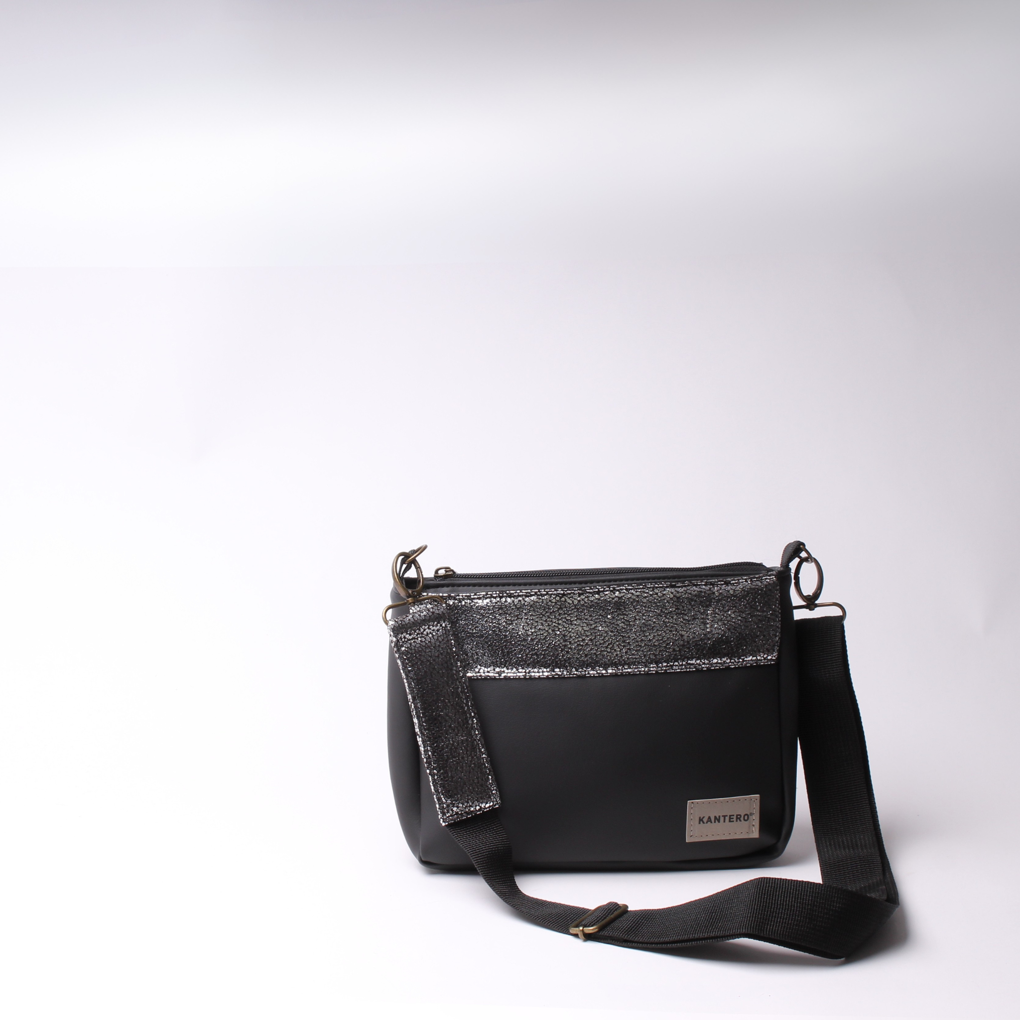 תיק צד SLIDE -נצנצים כסוף כהה ושחור