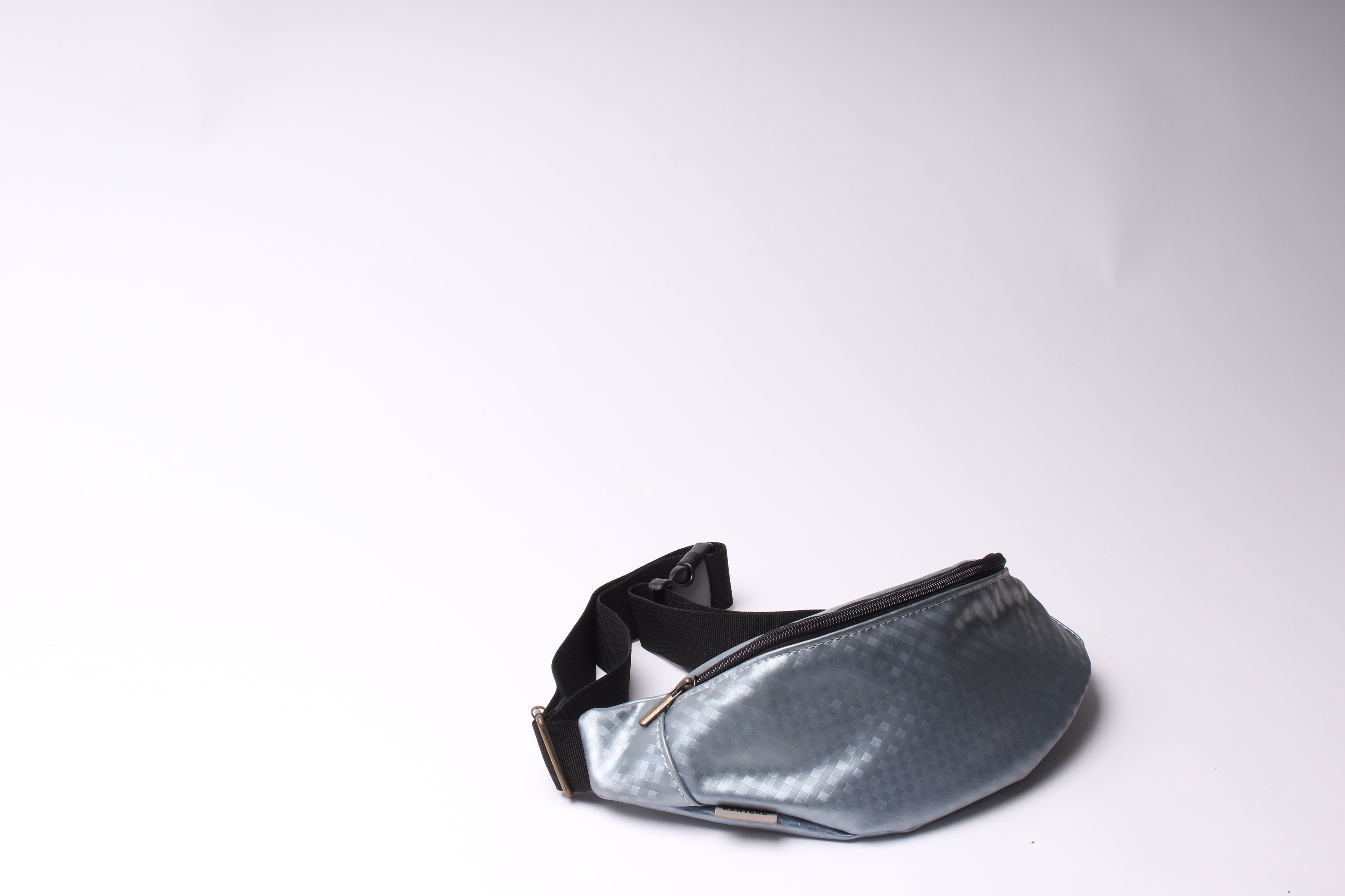 פאוץ' קלאסי כסוף תכלת נירוסטה