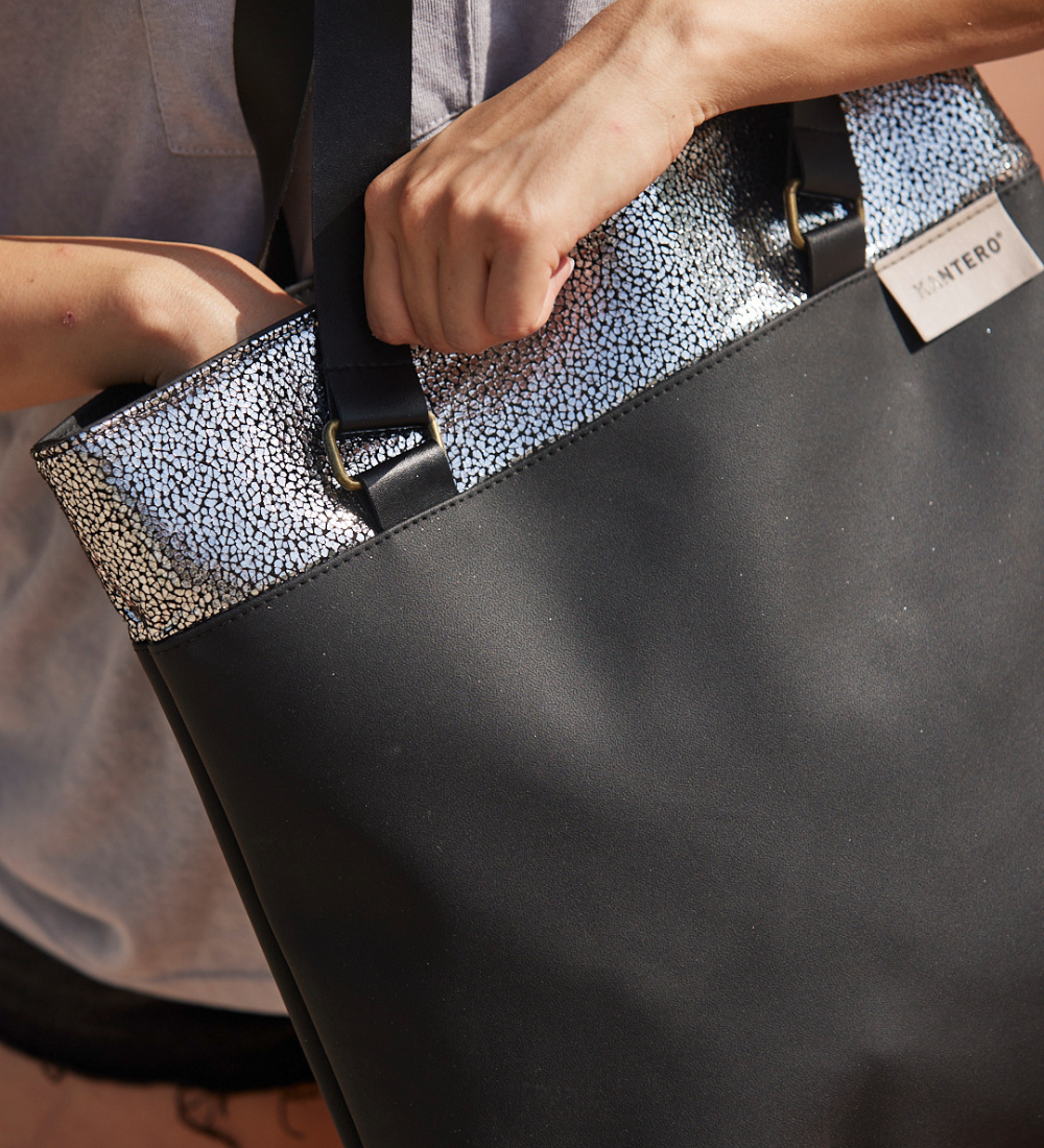 תיק כתף נצנצים כסוף כהה ושחור