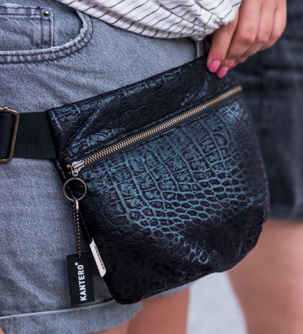 פאוץ מרובע תנין שחור