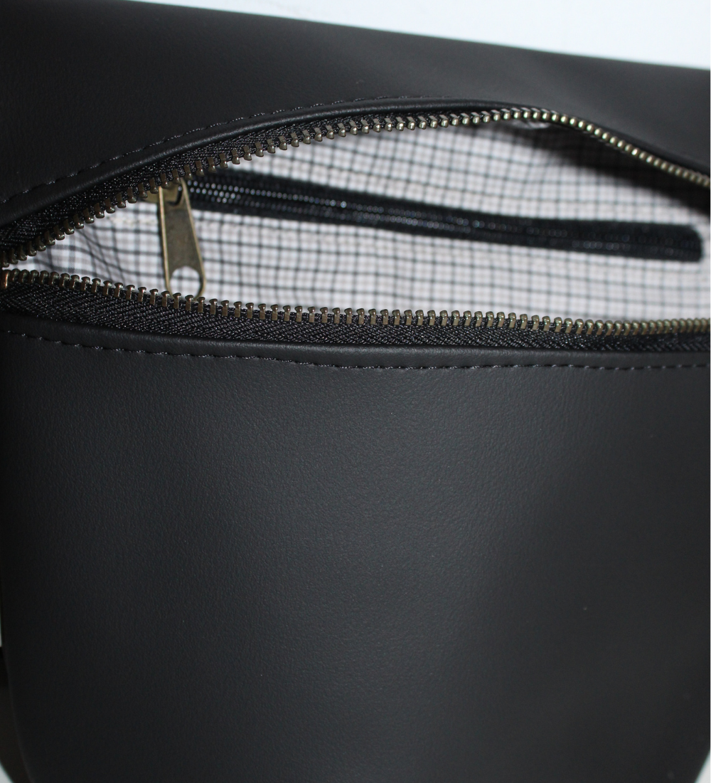 פאוץ' מרובע חרדל לקה