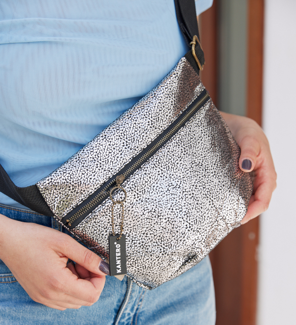 פאוץ' מרובע נצנצים כסוף כהה