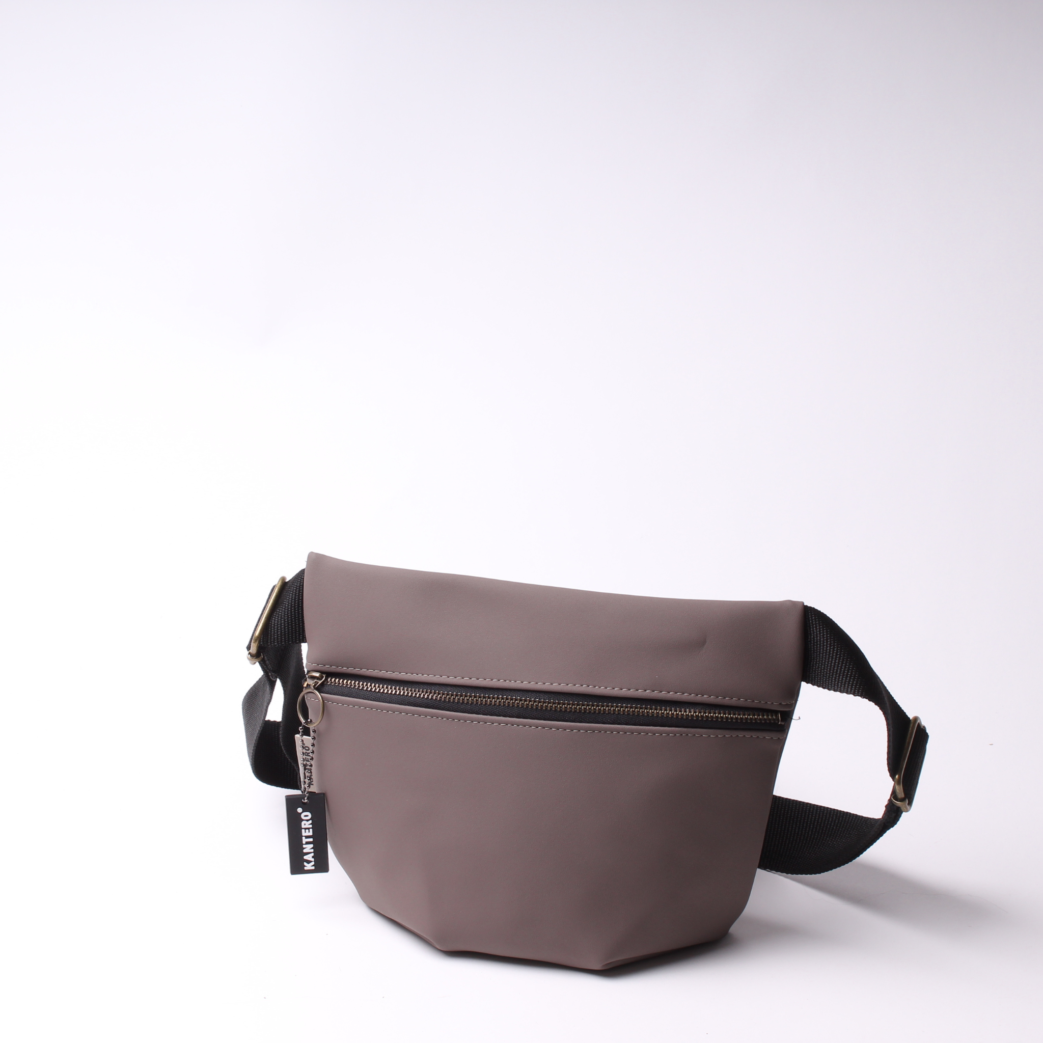 פאוץ' מרובע חום בהיר