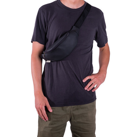 פאוץ' קלאסי שחור מט