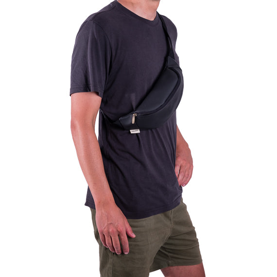 פאוץ' קלאסי שחור מט