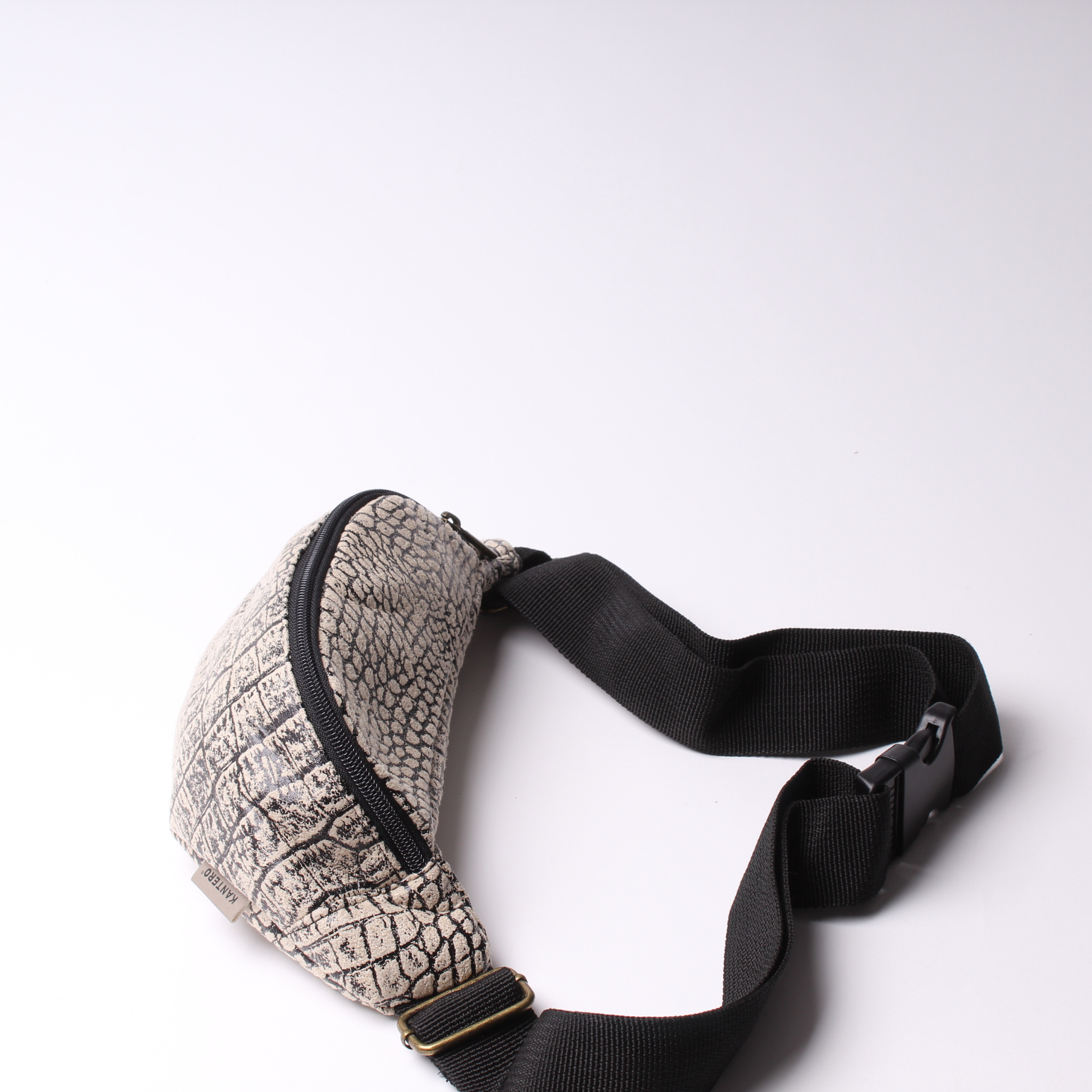 פאוץ׳ קלאסי תנין