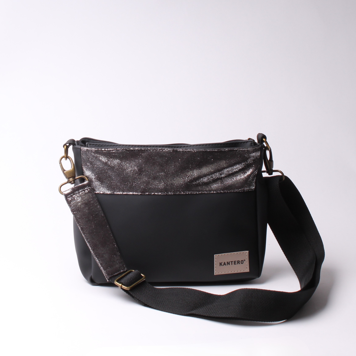 תיק צד SLIDE-כסוף משופשף ושחור