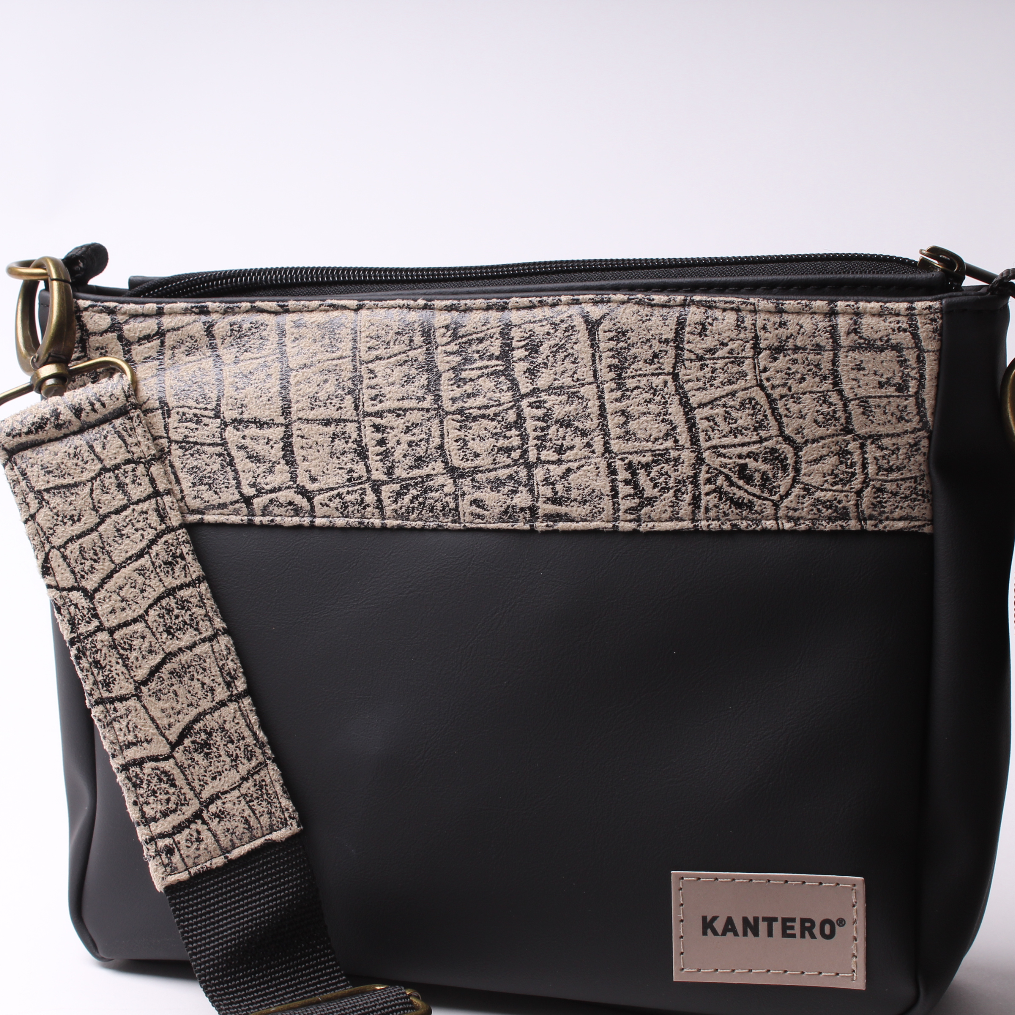 ⁨תיק צד  SLIDE-הדפס תנין ושחור⁩