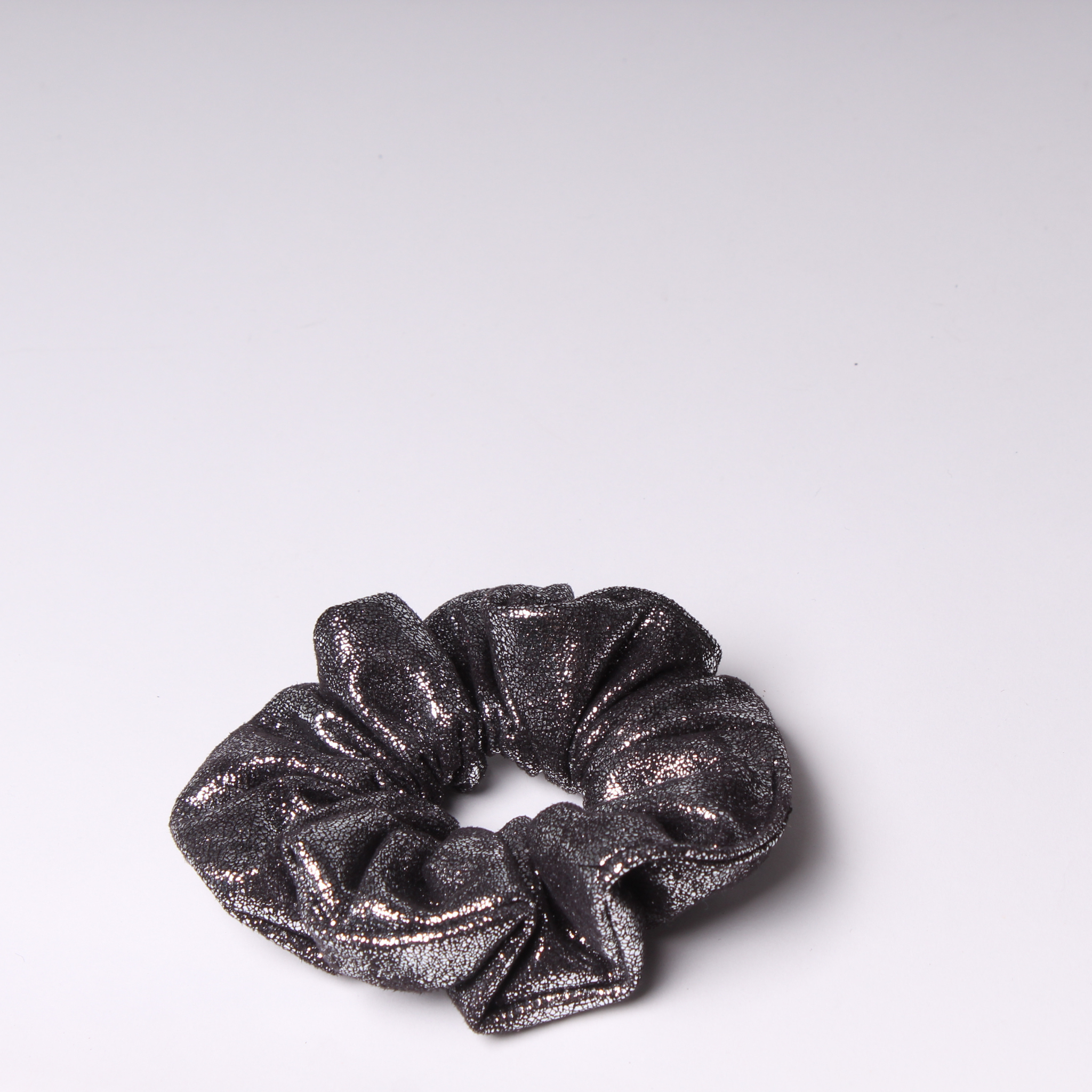 סקראנצ'י כסוף משופשף