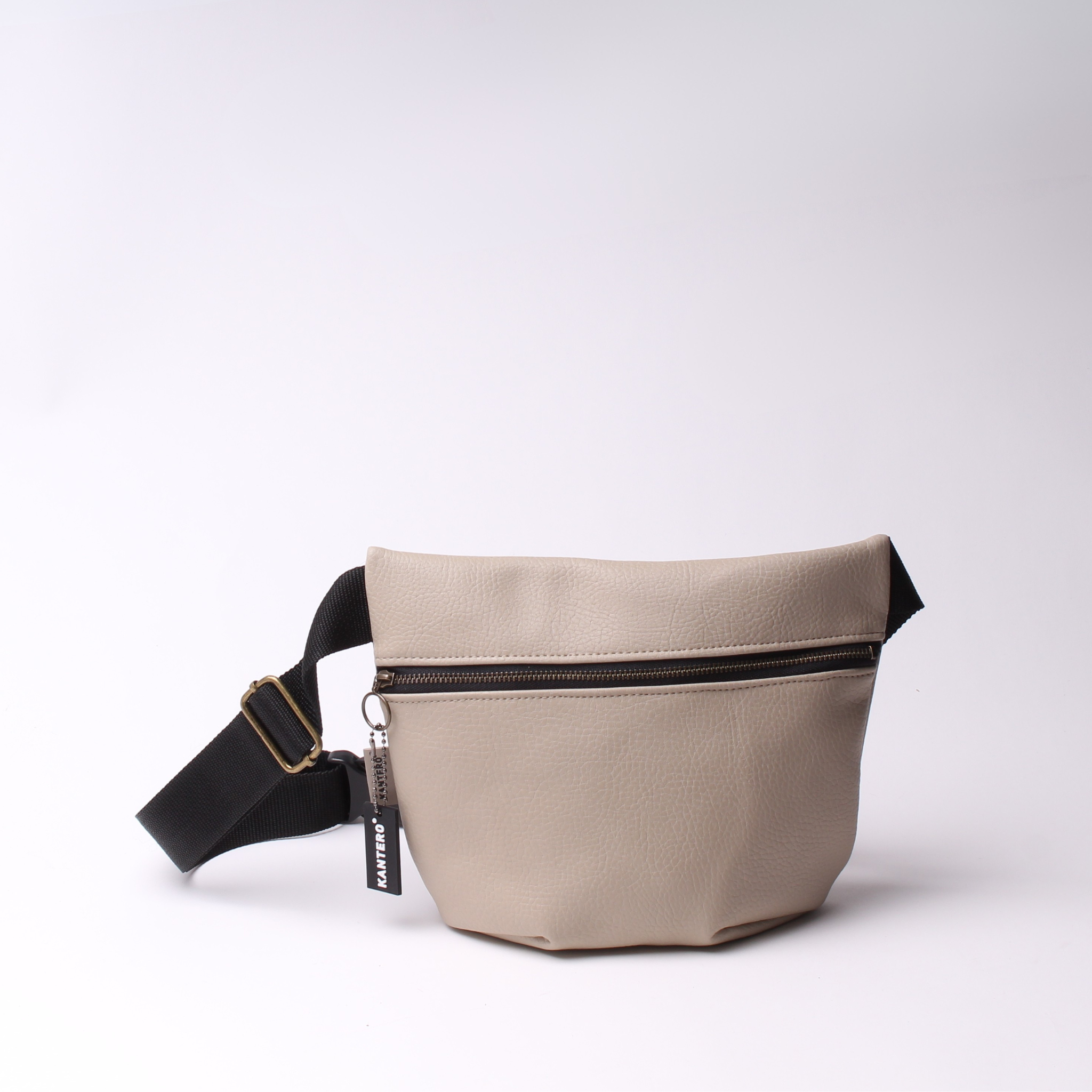 פאוץ' מרובע אוף וייט