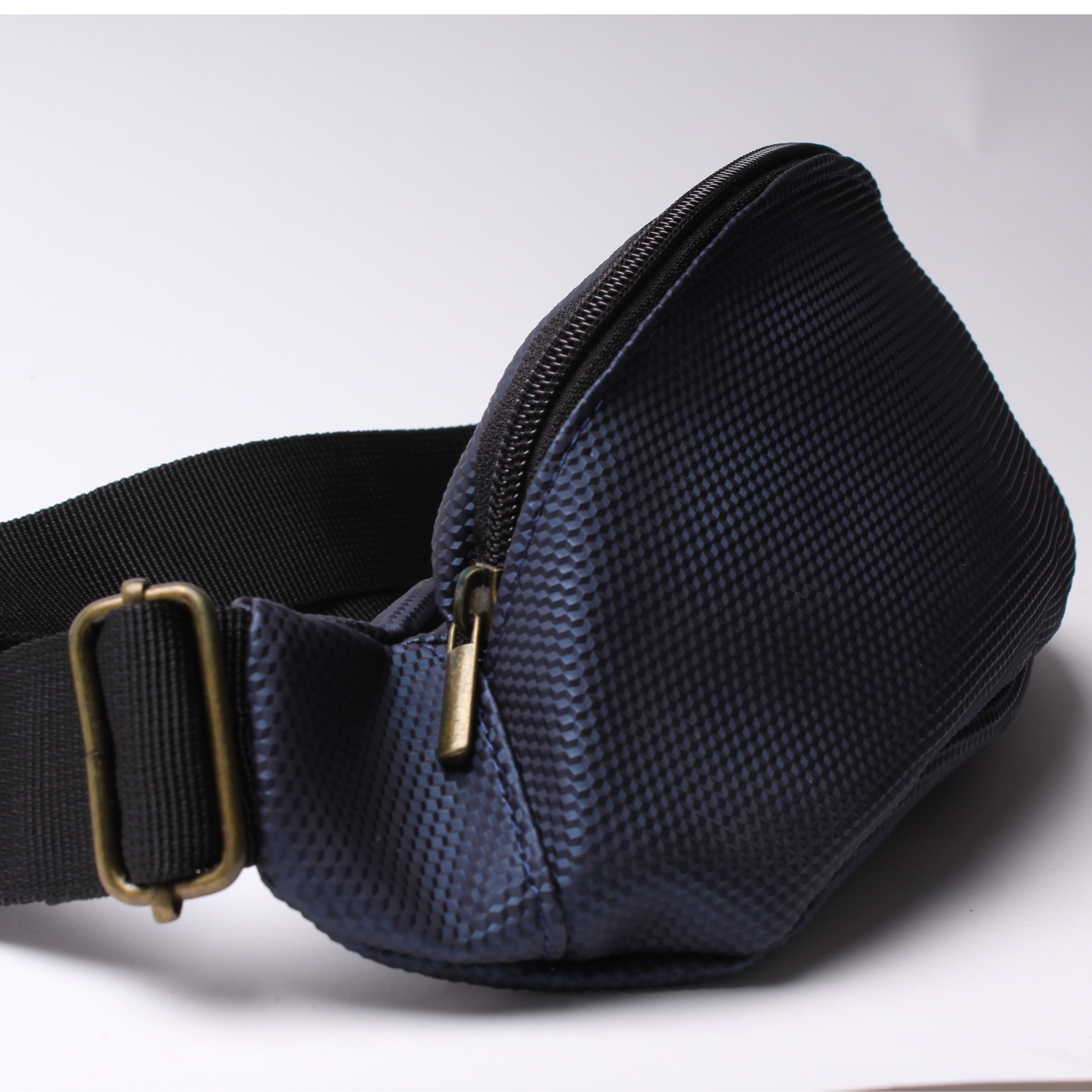 פאוץ׳ קלאסי הולוגרמה