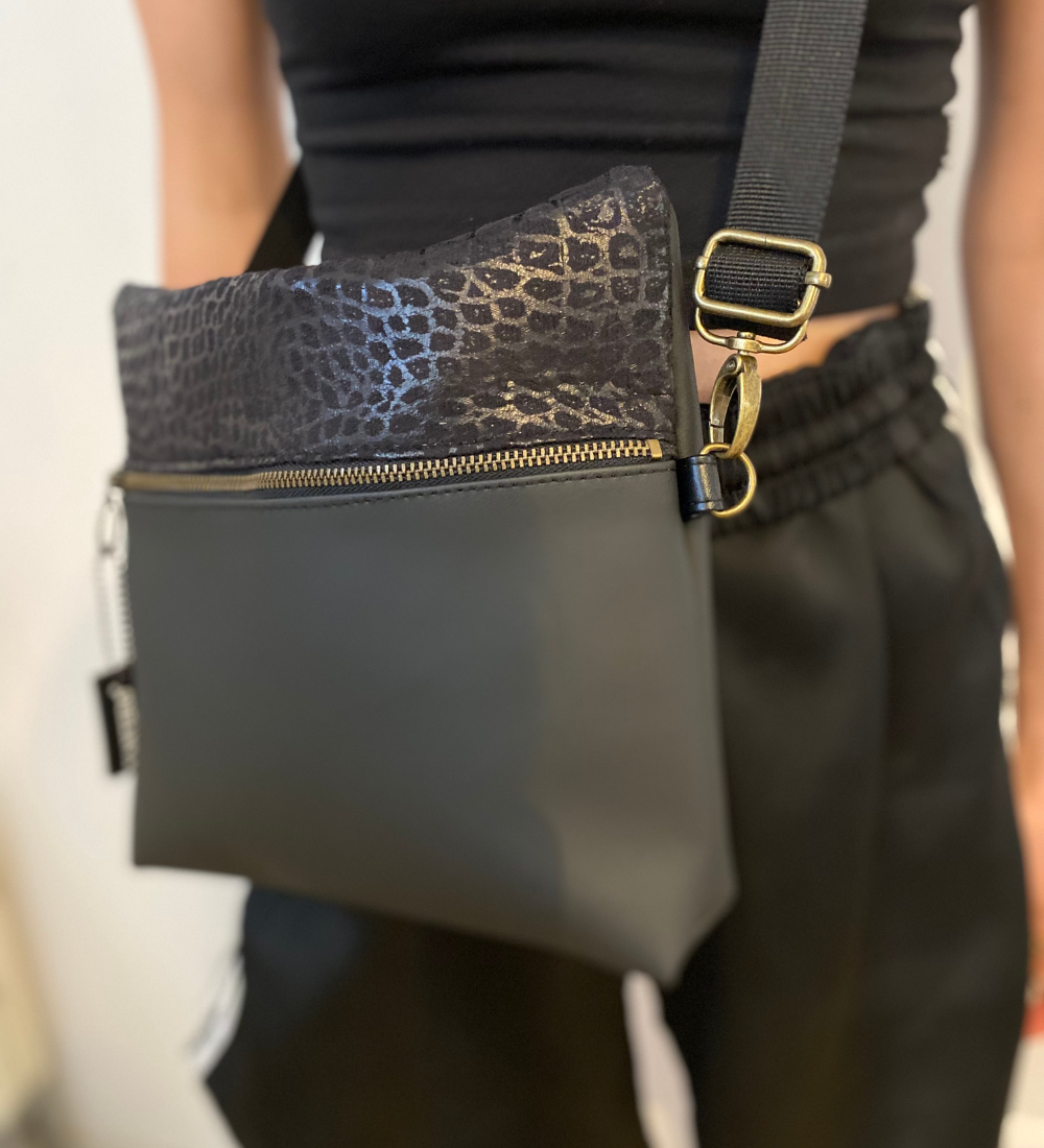 ⁨מיני 4 ב-1 הדפס תנין שחור ושחור ⁩