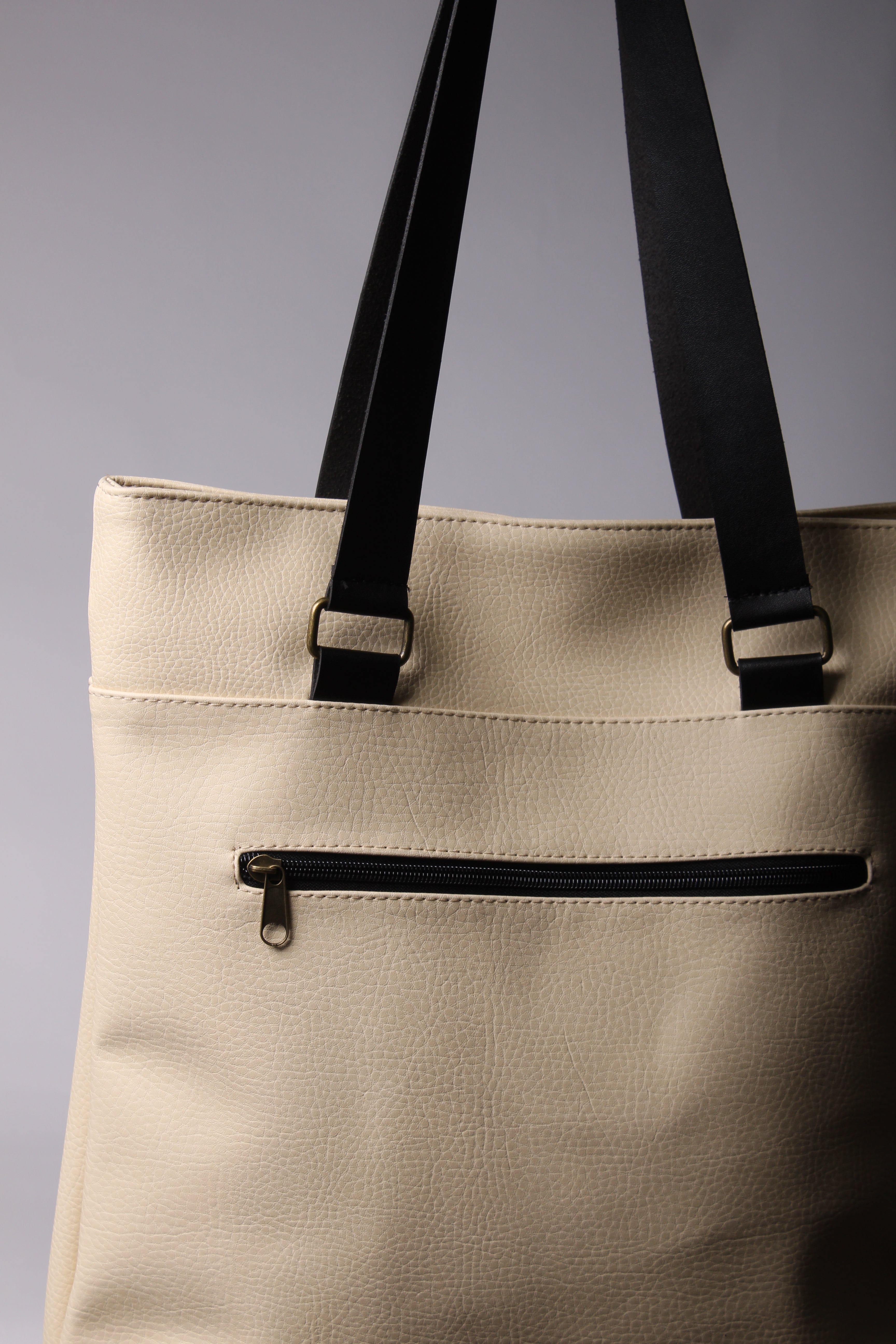 תיק כתף קרם