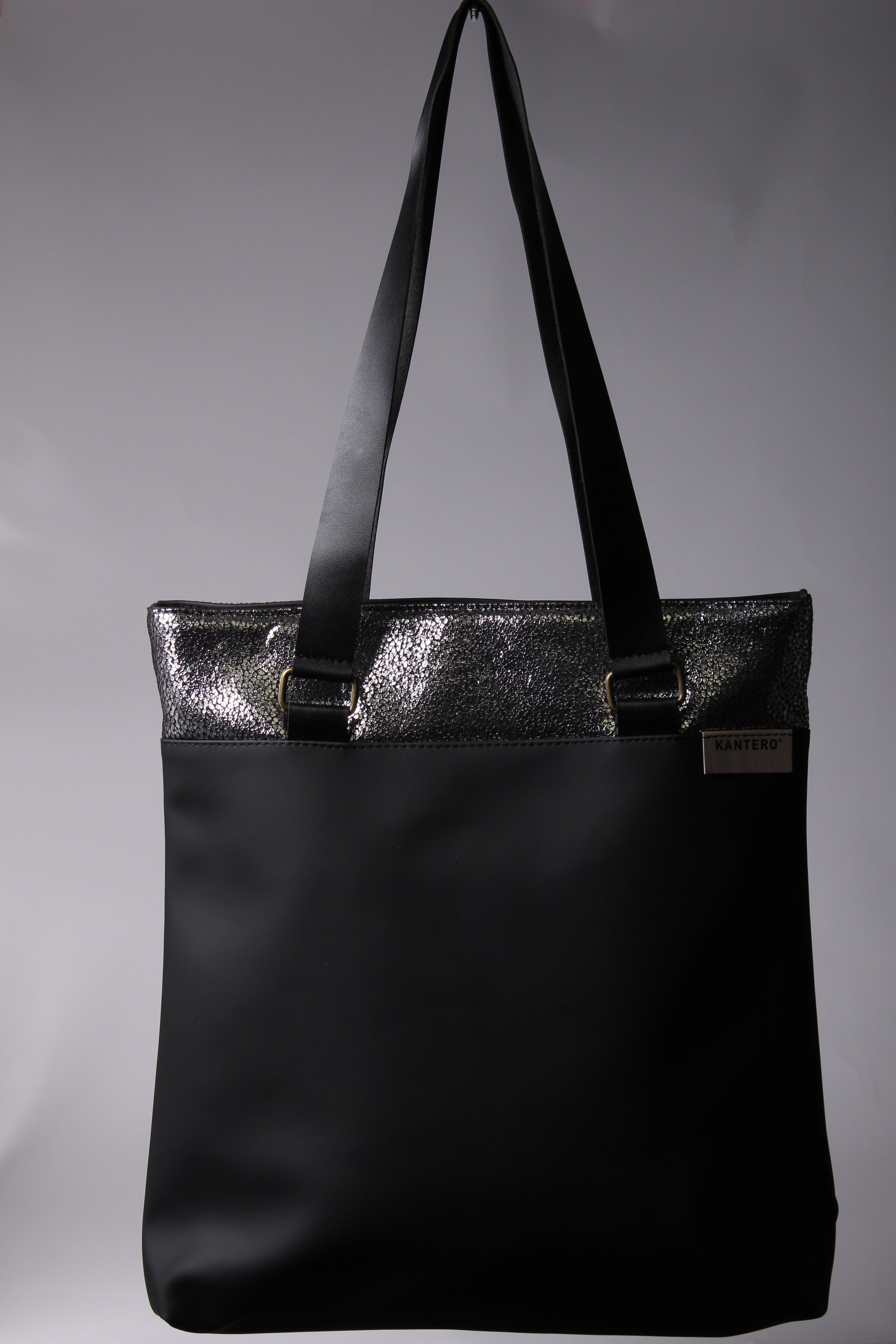 תיק כתף נצנצים כסוף כהה ושחור