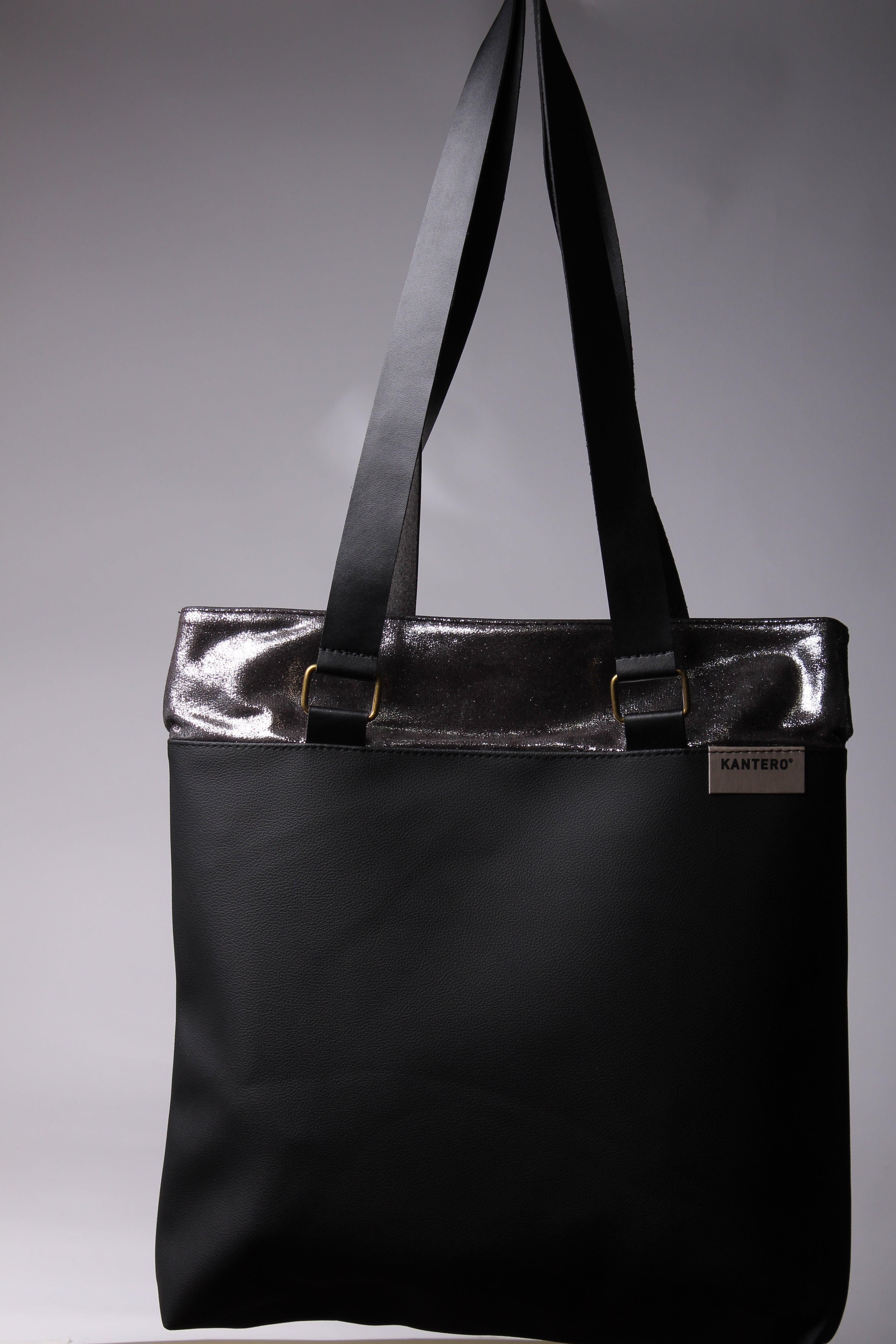 תיק כתף כסוף משופשף ושחור