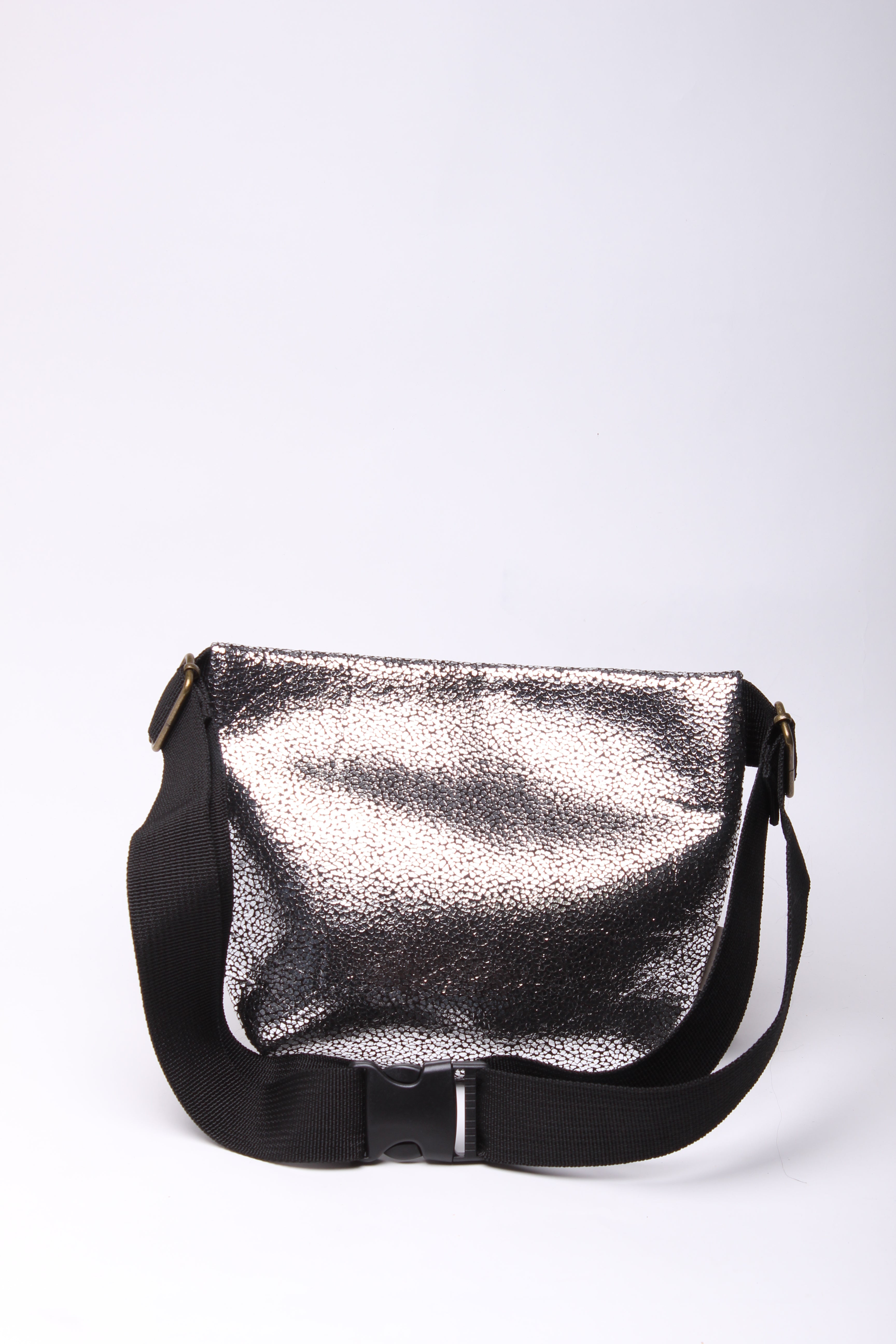 פאוץ' מרובע נצנצים כסוף כהה