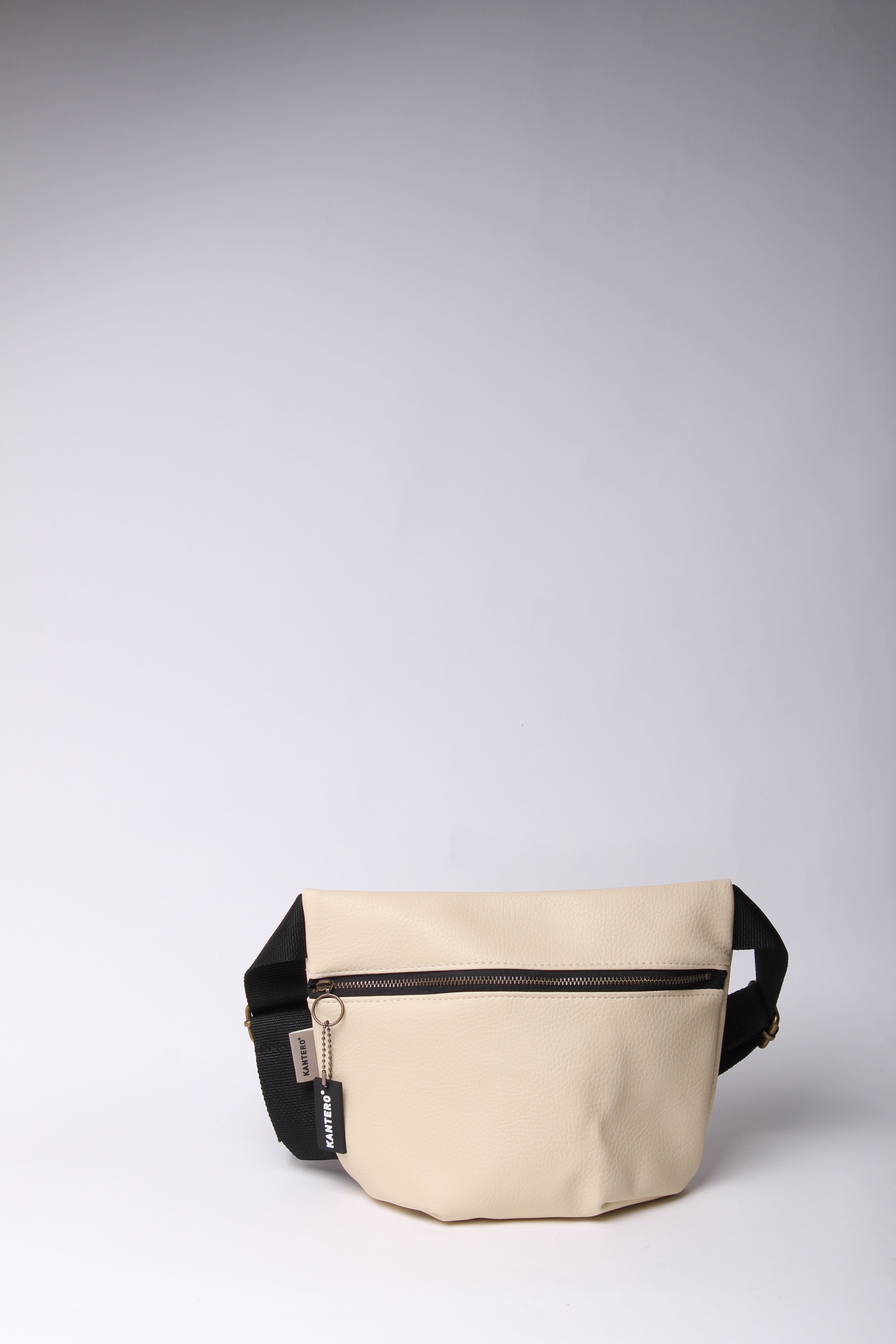 פאוץ' מרובע קרם דמוי עור