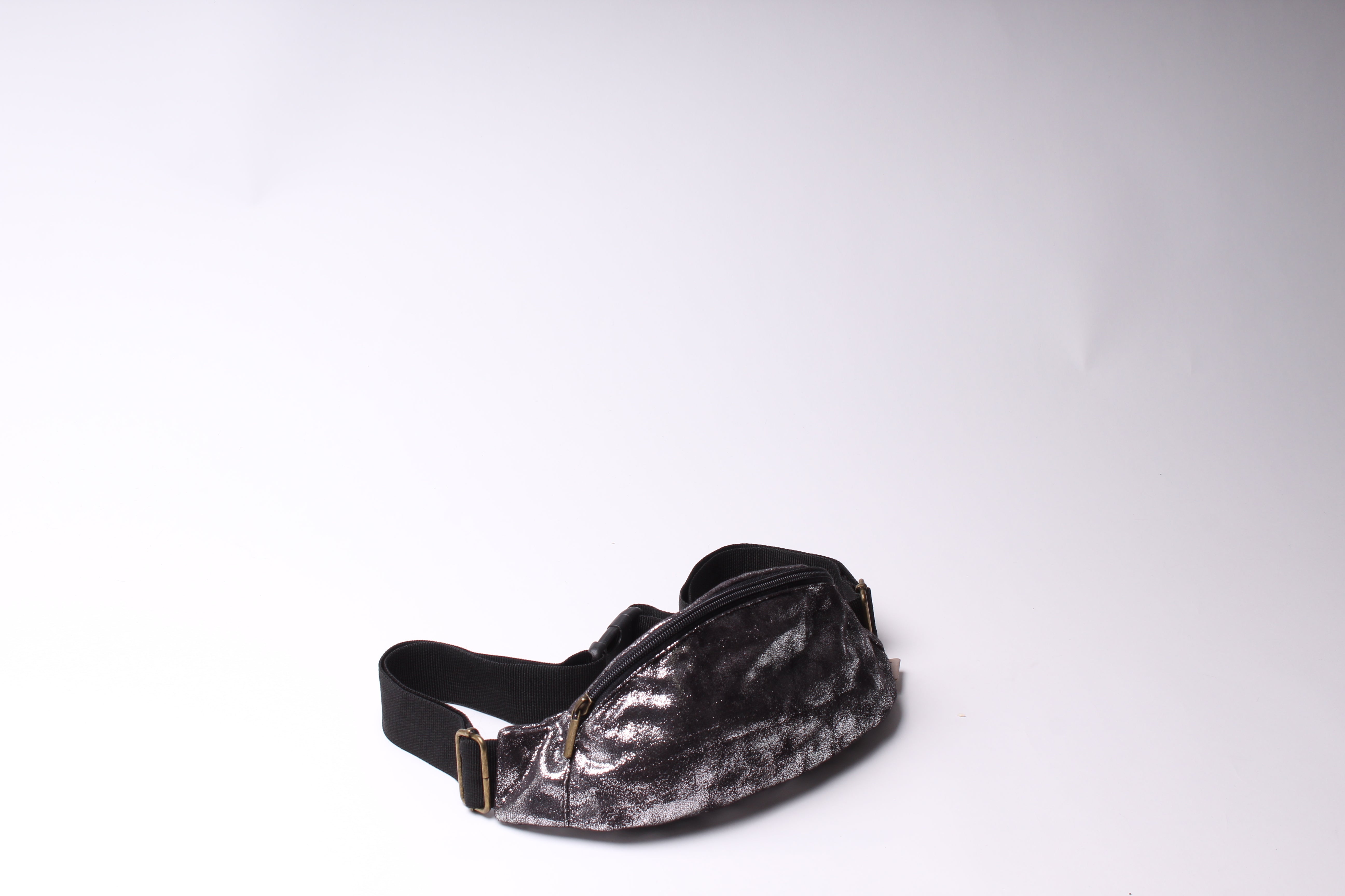 פאוץ' קלאסי כסוף משופשף