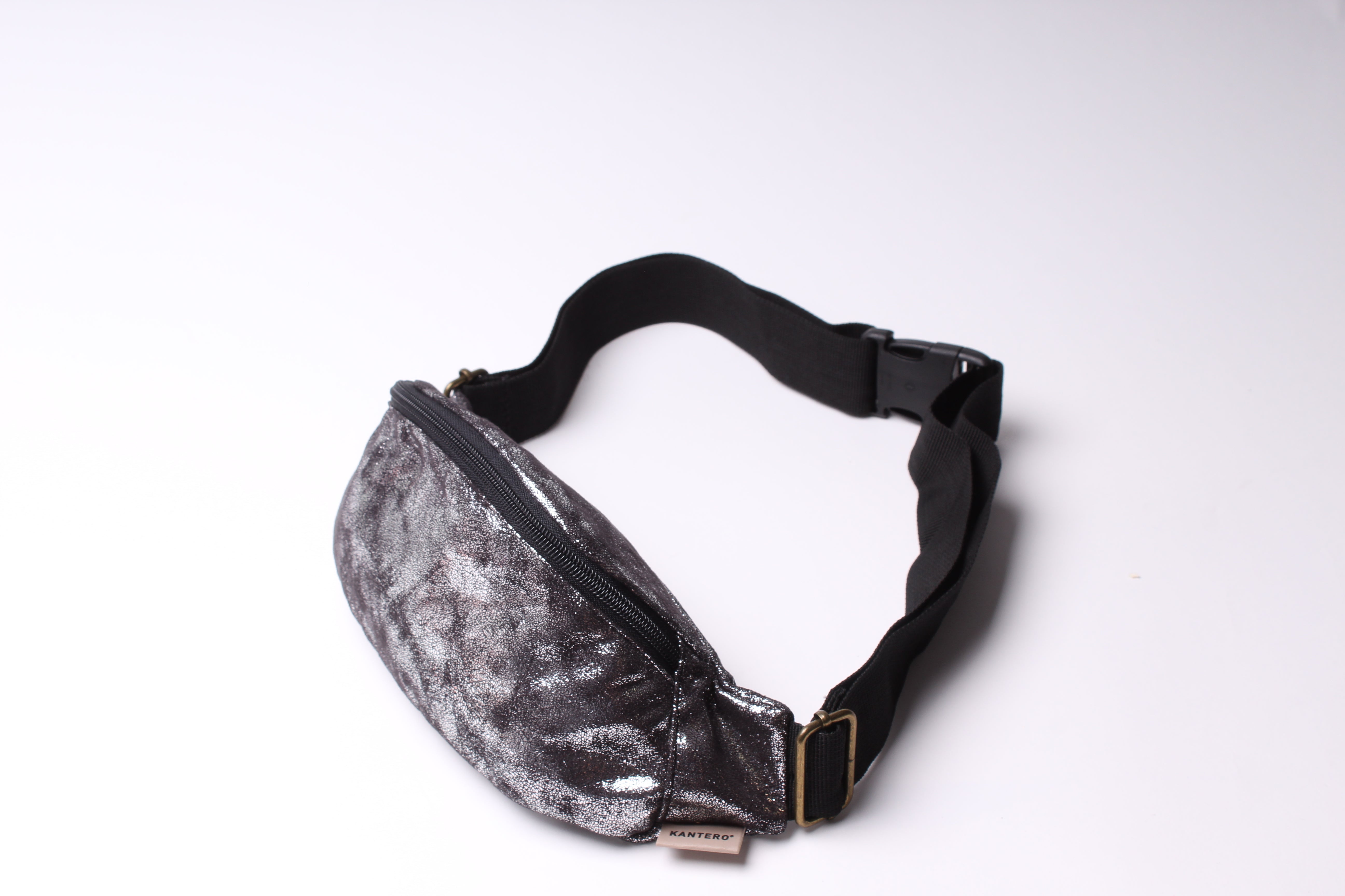 פאוץ' קלאסי כסוף משופשף