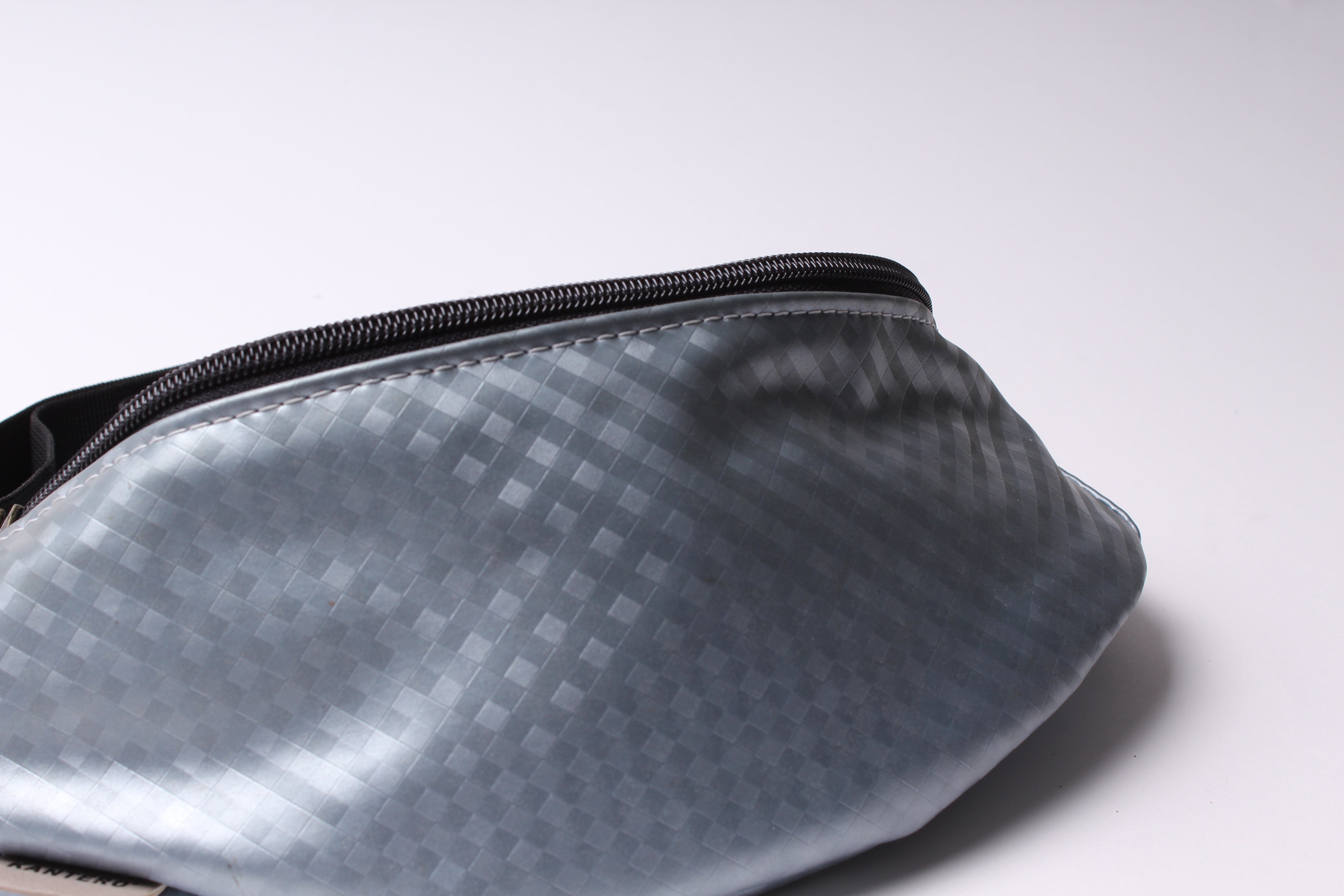 פאוץ' קלאסי כסוף תכלת נירוסטה