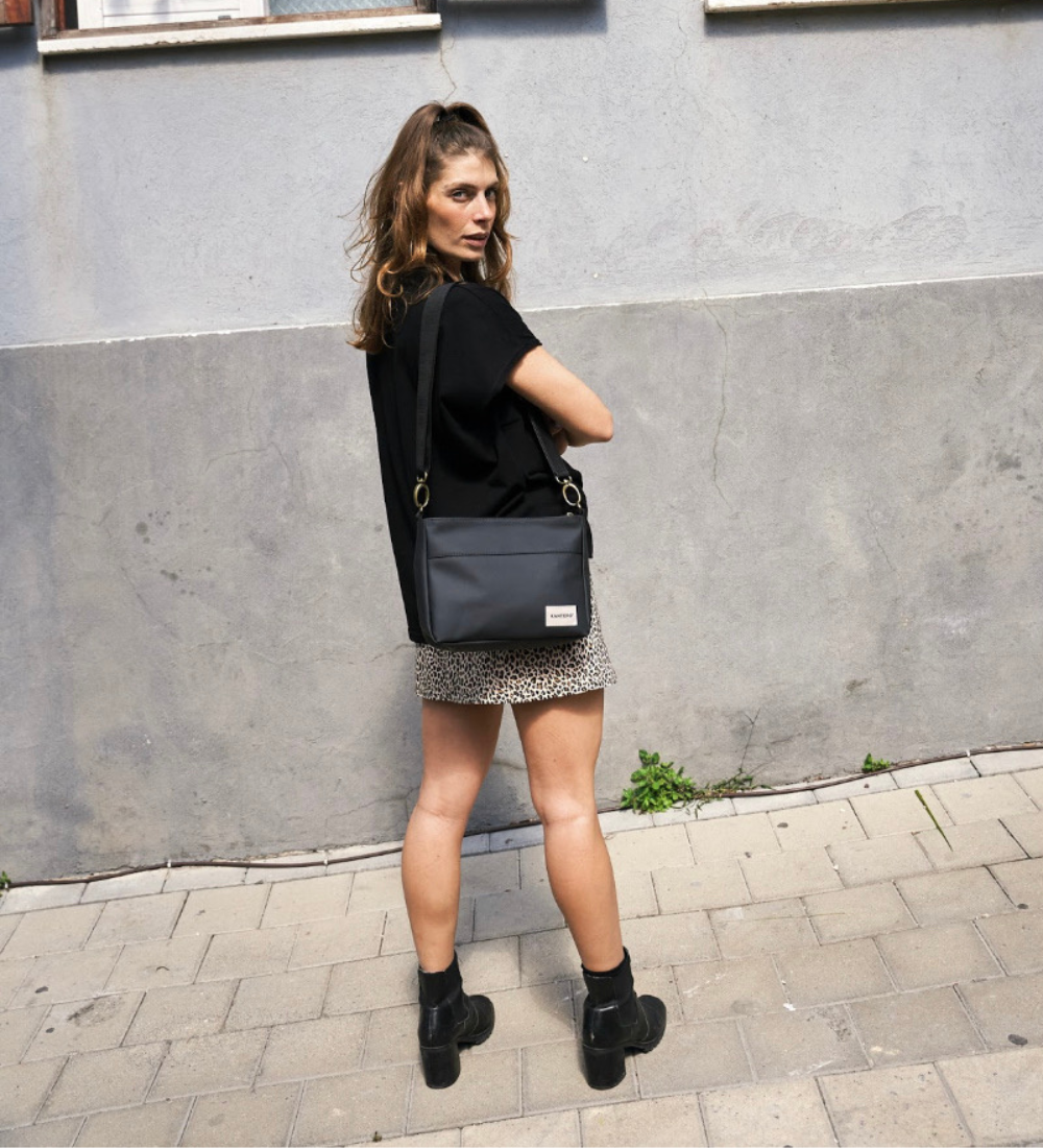 ⁨תיק צד SLIDE- שחור מט⁩