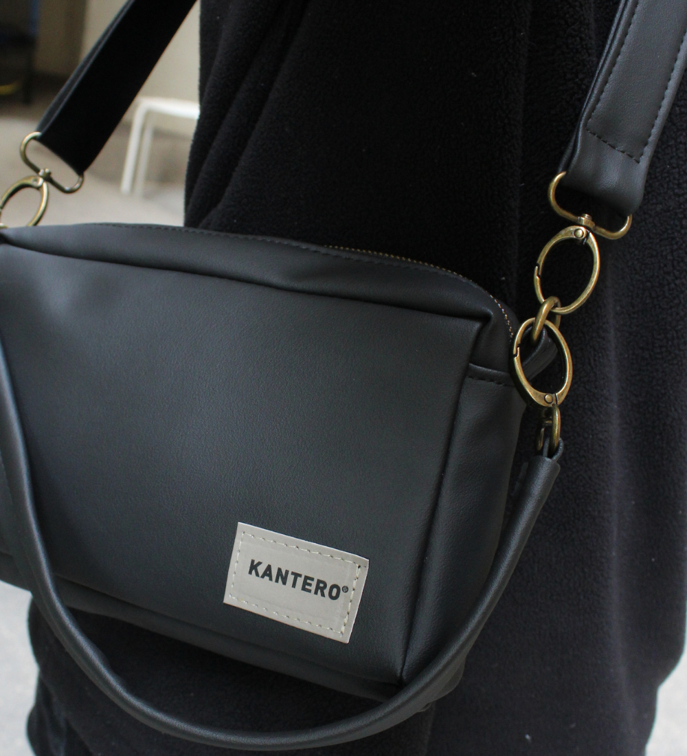 ⁨תיק צד קטן EDIT- שחור מט⁩