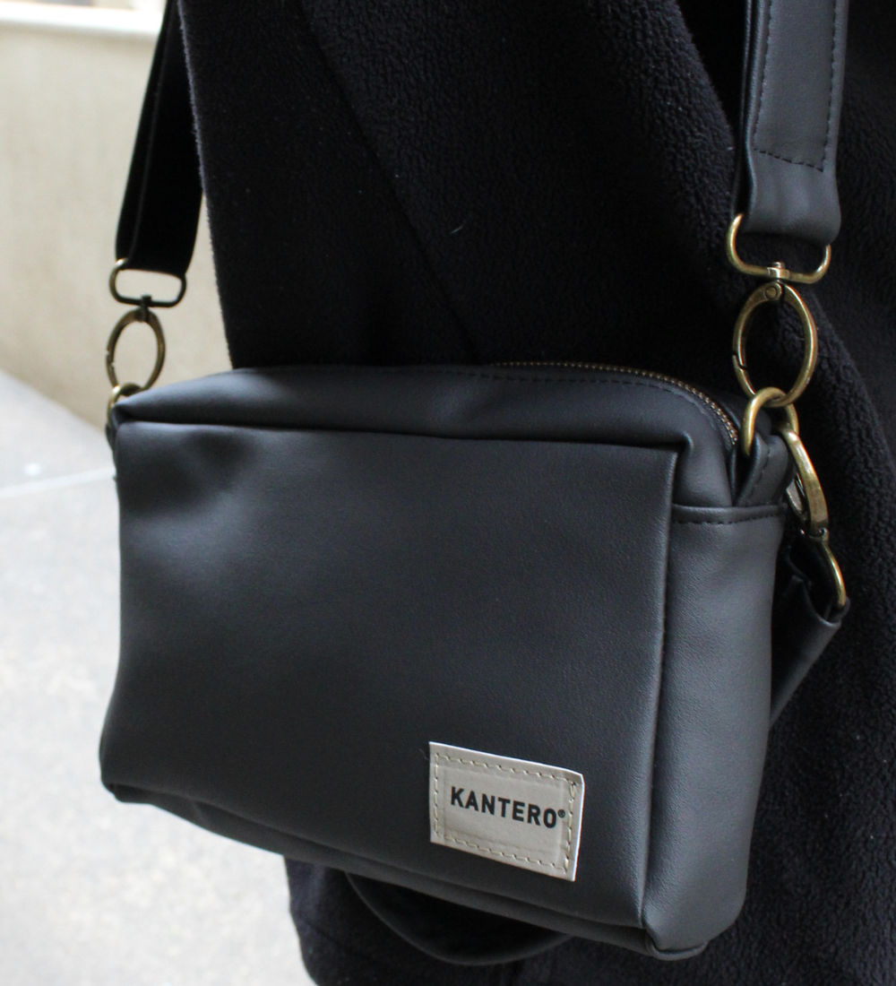 ⁨תיק צד קטן EDIT- שחור מט⁩