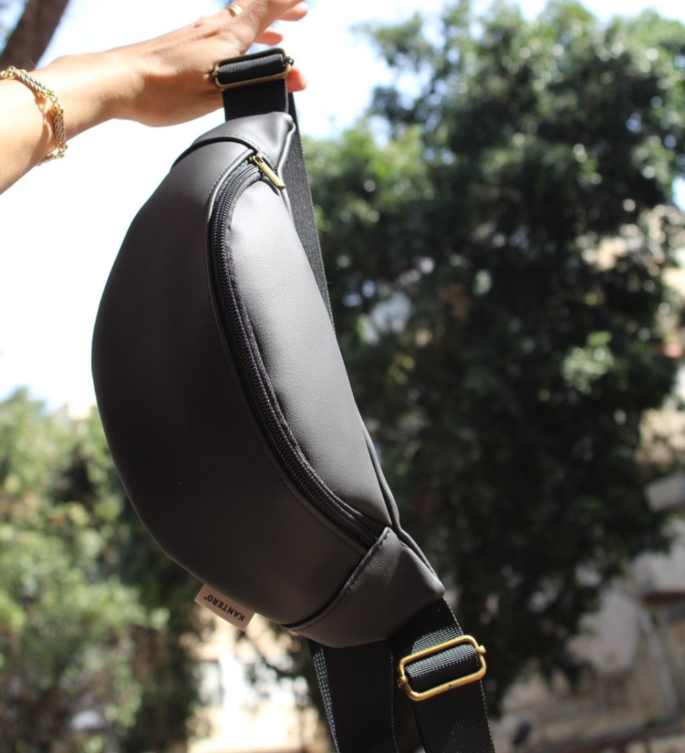 פאוץ' קלאסי שחור מט