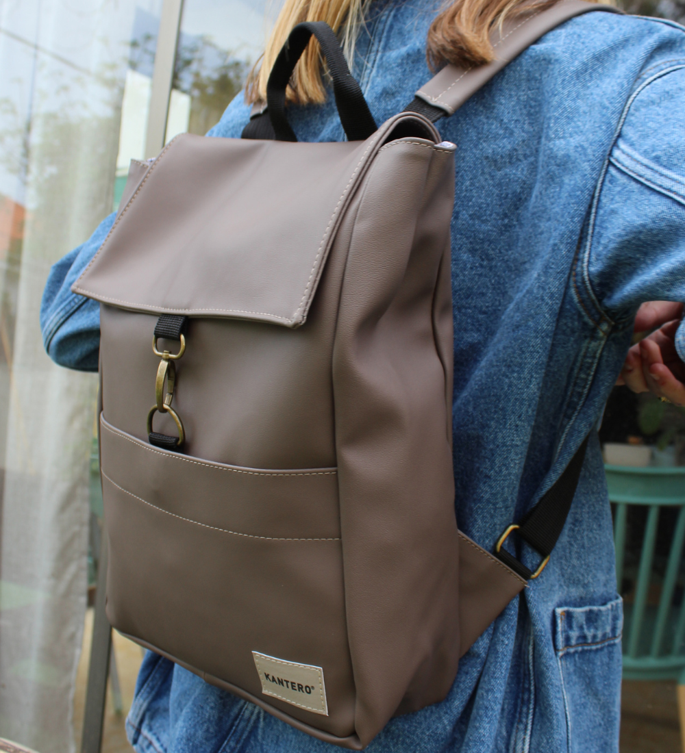 אקספרט חום בהיר