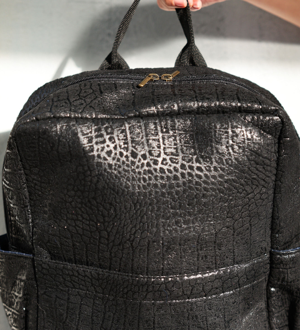 תיק גב וייז הדפס תנין שחור